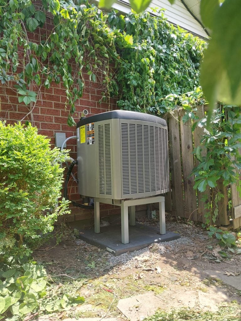 Really nice Lennox SL25XP1 installation in Ottawa by heating and cooling contractor AirZone HVAC Services.